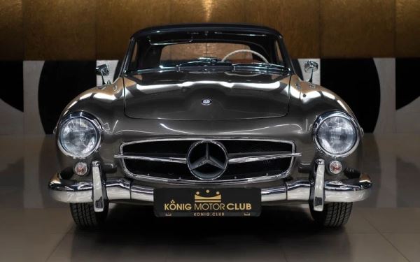 В Москве продают 66-летний Mercedes-Benz 190 SL за 22 млн рублей