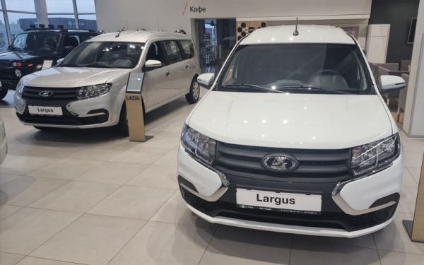 Дилеры LADA начали получать автомобили Largus