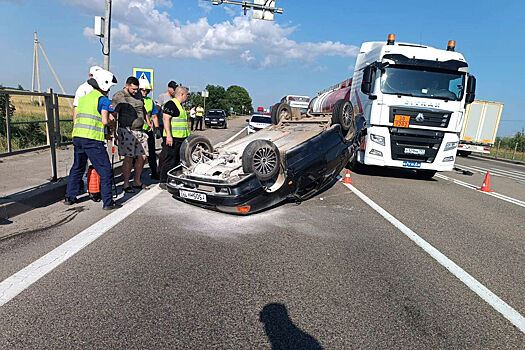 На Кубани женщина-водитель попала в ДТП из-за залетевшей в салоне пчелы