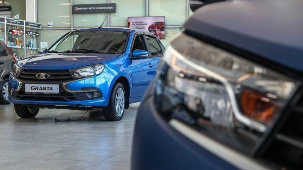 АвтоВАЗ изменил цены на ряд моделей Lada